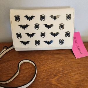 NWT Betsey Johnson Halloween White Bat Spider Purse
